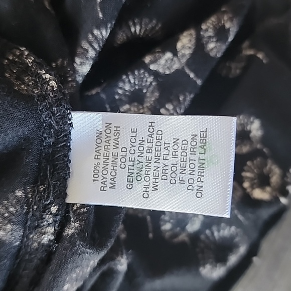 Flowy Floral Tank - Picture 5 of 5